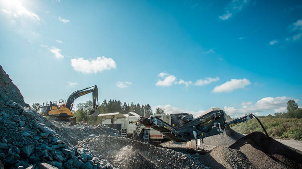 lokotracks-in-a-quarry-800x533-3.jpg